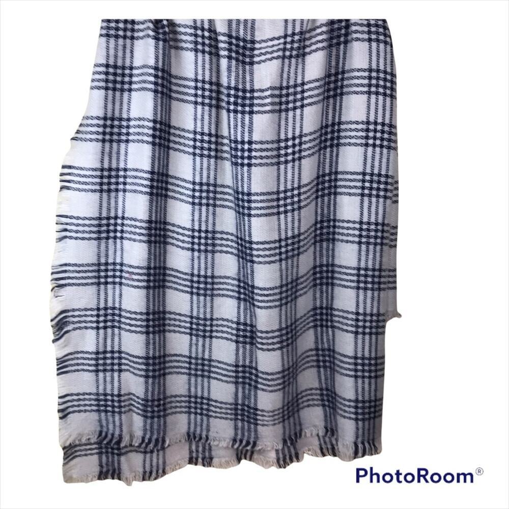 Black/Gray Woven Blanket Scarf/Shawl
